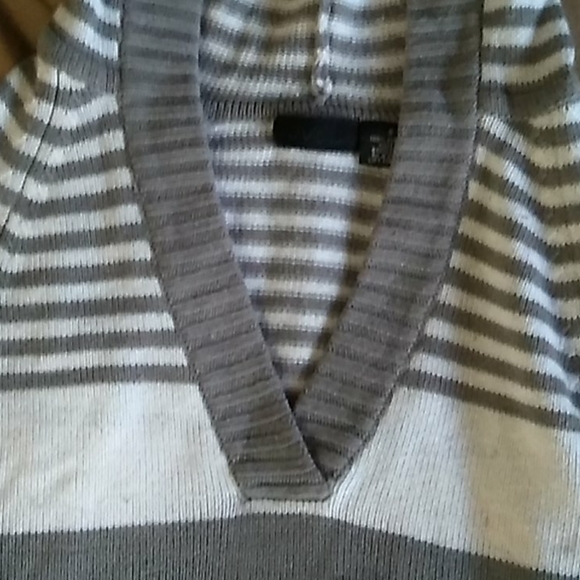 Striped hooded sweater - Picture 3 of 4